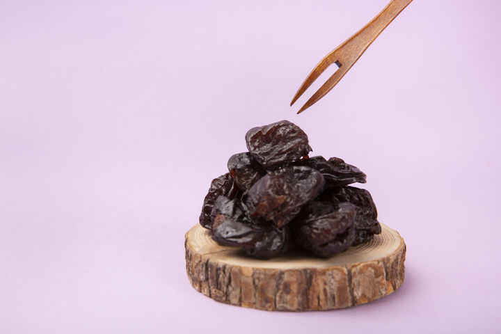 [서울=뉴시스] 변비 개선 식품으로만 알려졌던 '푸룬(건자두)'이 최근 다양한 효능이 재조명되며 다시 주목받고 있다. (사진=유토이미지) *재판매 및 DB금지 *재판매 및 DB 금지