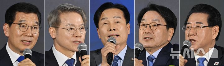 [광주=뉴시스] 이영주 기자 = 29일 오후 광주 동구 조선대학교 서석홀에서 열린 더불어민주당 전남광주통합특별시장 후보선출을 위한 권역별 정책배심원 심층토론회에 참여한 후보들이 토론을 하고 있다. 왼쪽부터 기호 1번 신정훈, 기호 2번 민형배, 기호 3번 주철현, 기호 4번 강기정, 기호 5번 김영록 후보. 2026.03.29. leeyj2578@newsis.com
