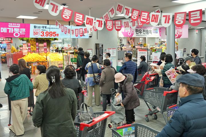 [서울=뉴시스] 롯데마트 제타플렉스 잠실점 메가통큰 행사 전경 (사진=롯데마트 제공) 2026.03.30. photo@newsis.com *재판매 및 DB 금지