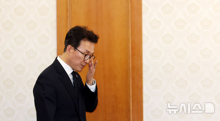 [서울=뉴시스] 추상철 기자 = 김민석 국무총리가 29일 오후 서울 종로구 정부서울청사에서 열린 비상경제본부회의에 참석하고 있다. 2026.03.29. scchoo@newsis.com