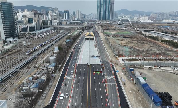 [부산=뉴시스] 부산시는 부산역 부근의 상습적인 교통난 해소를 위해 오는 31일 오후 2시 충장지하차도를 우선 개통한다고 30일 밝혔다. (사진=부산시 제공) 2026.03.30. photo@newsis.com *재판매 및 DB 금지
