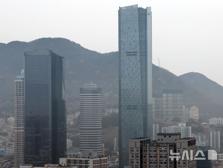 [부산=뉴시스] 하경민 기자 = 부산 남구 부산국제금융센터(BIFC) 모습. 2026.03.30. yulnetphoto@newsis.com 