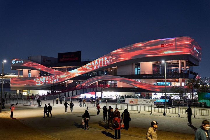 [서울=뉴시스] 글로벌 음원 플랫폼 스포티파이가 방탄소년단 컴백을 기념한 글로벌 캠페인 'SWIMSIDE'를 한국에서 진행했다. 사진은 Spotify X BTS SWIMSIDE 크루즈 선착장. (사진=스포티파이 제공) 2026.03.30. photo@newsis.com *재판매 및 DB 금지