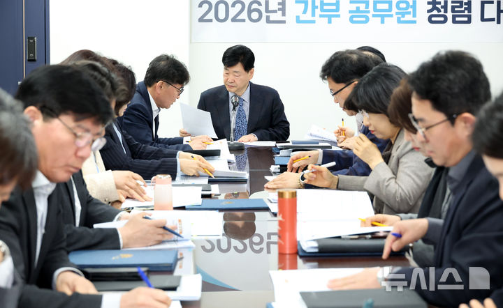 [전주=뉴시스] 전북 전주시는 30일 시청 회의실에서 '반부패·청렴시책 공유 회의'를 열고 공직사회 청렴 의지 강화와 시정 운영의 연속성 확보 방안을 논의했다고 밝혔다. (사진=전주시 제공) 2026.03.30. photo@newsis.com 