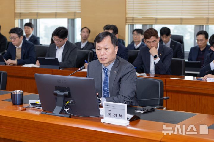 [세종=뉴시스]서부발전은 30일 충남 태안 본사에서 '2026년도 제1차 최고경영자(CEO) 청렴 액션플랜 전략회의'를 열고 2026년 반부패 추진계획의 이행점검 체계를 강화해 윤리경영의 실질적인 실행력을 높이는 방안을 모색했다.(사진=서부발전 제공)