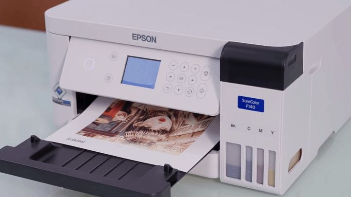 [서울=뉴시스] 콤팩트한 설계에 선명한 컬러 구현과 균일한 출력 품질을 갖춘 엡손 SC-F140 승화전사 프린터. 2026.03.30. (사진=한국엡손 제공) *재판매 및 DB 금지