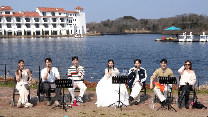 [서울=뉴시스] 틱톡이 라이브에서 활동하는 국내 음악 크리에이터 지원 프로그램을 확대한다고 30일 밝혔다. 사진은 지난 27일 라이브 크리에이터 7인이 지난 27일 제주 에코랜드 테마파크에서 진행한 '틱톡 라이브 제주 에코랜드 봄 버스킹'. 2026.03.30. (사진=틱톡 제공) *재판매 및 DB 금지