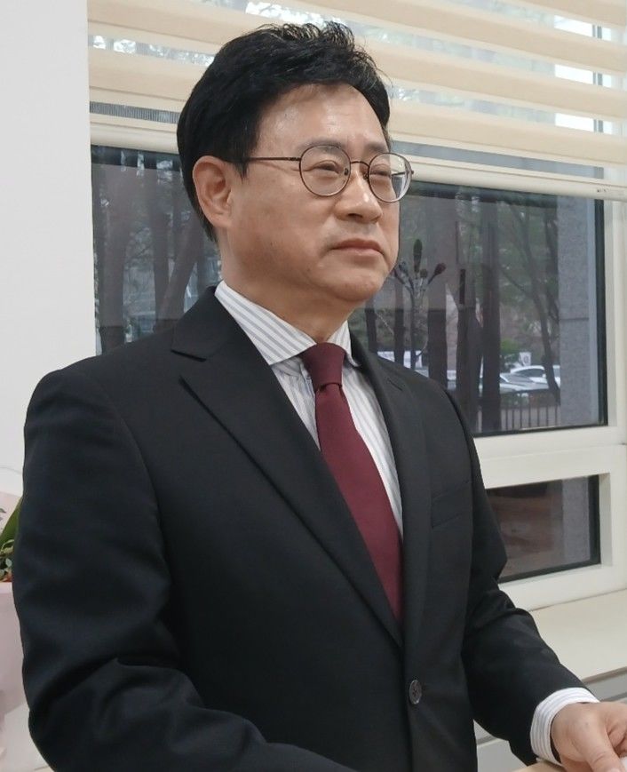 [대전=뉴시스] 조명휘 기자 = 국민의힘 이동한 대전 중구청장 선거 경선후보가 30일 대전시의회서 회견을 열고 음주운전 전과 이력 후보자에 대한 경선참여 철회를 촉구하고 있다. 2026.03.30. photo@newsis.com *재판매 및 DB 금지