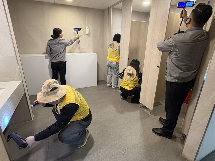 [부산=뉴시스] 부산경찰청은 부산시자치경찰위원회와 협업해 불법 촬영 범죄 예방을 위한 전문점검팀 '비추미순찰대'를 구성해 운영한다. (사진=부산경찰청 제공) 2026.03.30. photo@newsis.com *재판매 및 DB 금지