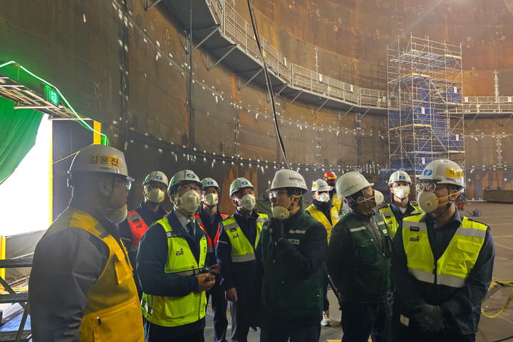 [세종=뉴시스]한국남부발전은 지난 27일 서성재 남부발전 기술안전부사장이 삼척빛드림본부를 방문해 중동 지역 분쟁에 따른 발전설비 운영 현황을 긴급 점검하고, 협력사와의 공조 체계를 강화했다고 30일 밝혔다. (사진=남부발전 제공) 2026.03.30. photo@newsis.com *재판매 및 DB 금지