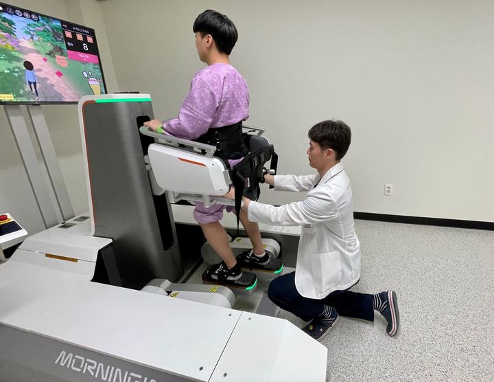 경북권역 재활병원 로봇재활치료 (사진=경산시 제공) *재판매 및 DB 금지