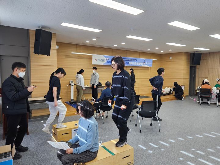 [화성=뉴시스] 화성도시공사가 시민을 대상으로 국민체력100 건강증진 프로젝트를 진행하고 있다. (사진=화성도시공사 제공) 2026.03.30. photo@newsis.com *재판매 및 DB 금지