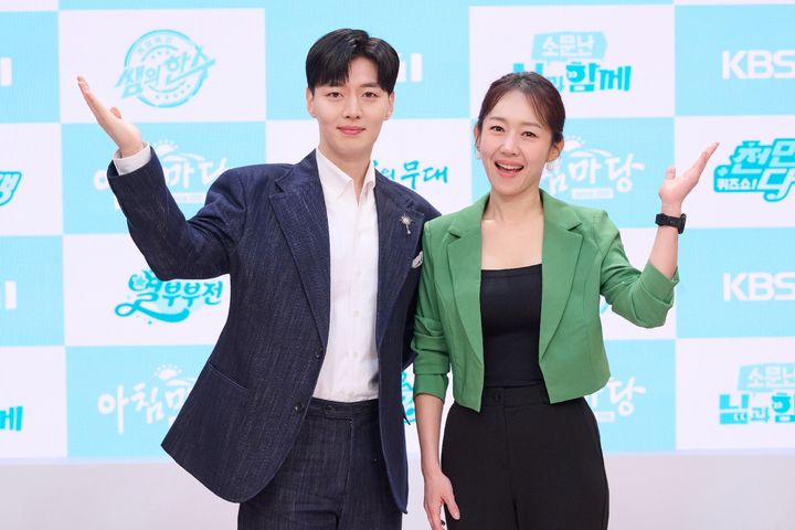 [서울=뉴시스] 30일 서울 여의도 KBS 본관에서 열린 '아침마당' 개편 기자간담회에서 엄지인, 박철규 아나운서가 포즈를 취하고 있다. (사진=KBS 제공)2026.03.30. photo@newsis.com *재판매 및 DB 금지