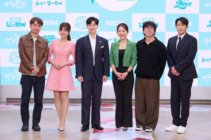 [서울=뉴시스] 30일 서울 여의도 KBS 본관에서 '아침마당' 개편 기자간담회가 열렸다. 왼쪽부터 김대현 PD, 가수 윤수현, 아나운서 박철규·엄지인, 코미디언 정태호, 가수 나상도. (사진=KBS 제공) 2026.03.30. photo@newsis.com *재판매 및 DB 금지