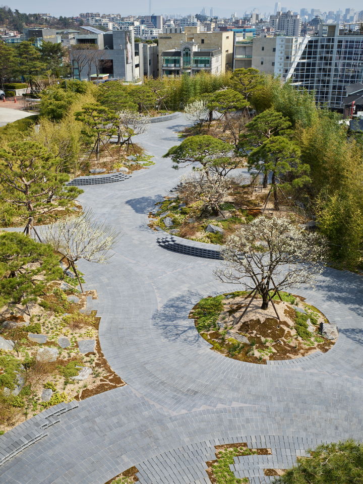 리움미술관 가브리엘 오로즈코 정원_항공 전경. ©가브리엘 오로즈코. 리움미술관 제공 사진: 정희승 *재판매 및 DB 금지