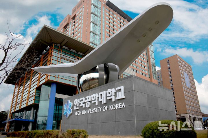 [시흥=뉴시스] 한국공학대학교 Tech University 상징물 자이로게이트. (사진=한국공학대 제공). 2026.03.30. photo@newsis.com
