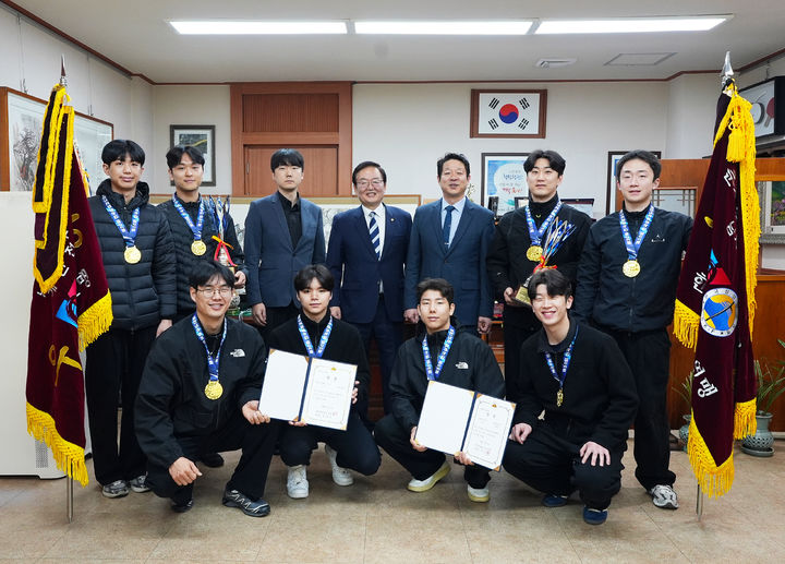 [광주=뉴시스] 광주 북구는 북구가 운영 중인 검도부가 제30회 전국실업검도대회에서 개인전과 단체전 우승을 거머쥐었다고 30일 밝혔다. (사진=광주 북구 제공) 2026.03.30. photo@newsis.com *재판매 및 DB 금지