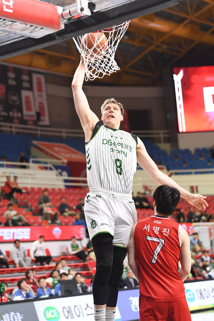 [서울=뉴시스] 프로농구 원주 DB의 헨리 엘런슨. (사진=KBL 제공) *재판매 및 DB 금지