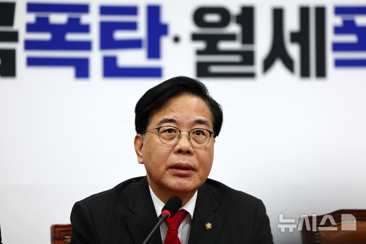 [서울=뉴시스] 김명년 기자 = 송언석 국민의힘 원내대표가 30일 오전 서울 여의도 국회에서 열린 최고위원회의에서 발언하고 있다. 2026.03.30. kmn@newsis.com