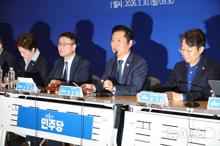 [서울=뉴시스] 고승민 기자 = 정청래 더불어민주당 대표가 30일 서울 여의도 국회 의원회관에서 열린 현장최고위원회의에서 발언하고 있다. 2026.03.30. kkssmm99@newsis.com