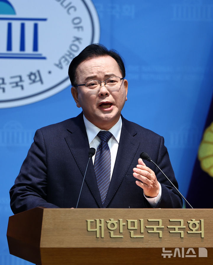 [서울=뉴시스] 김명년 기자 = 김부겸 전 국무총리가 30일 오전 서울 여의도 국회 소통관에서 대구시장 출마선언 기자회견을 하고 있다. 2026.03.30. kmn@newsis.com