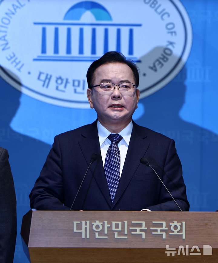 [서울=뉴시스] 김명년 기자 = 김부겸 전 국무총리가 30일 오전 서울 여의도 국회 소통관에서 대구시장 출마선언 기자회견을 하고 있다. 2026.03.30. kmn@newsis.com