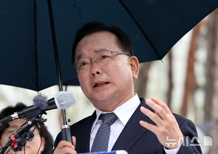 [대구=뉴시스] 이무열 기자 = 김부겸 전 국무총리가 30일 대구 중구 2·28기념중앙공원에서 6·3 지방선거 대구시장 출마 선언을 하고 있다. 2026.03.30. lmy@newsis.com