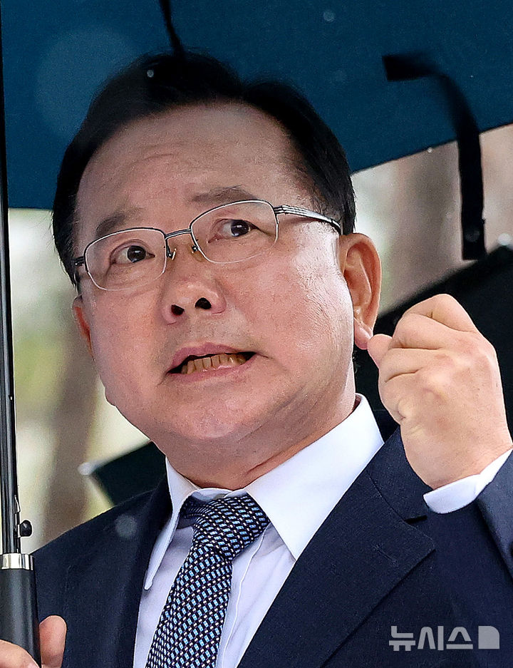 [대구=뉴시스] 이무열 기자 = 김부겸 전 국무총리가 30일 대구 중구 2·28기념중앙공원에서 6·3 지방선거 대구시장 출마 선언을 하고 있다. 2026.03.30. lmy@newsis.com