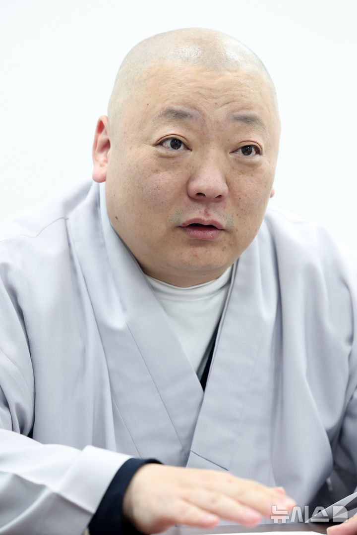 [서울=뉴시스] 박진희 기자 = 대한불교조계종 불교상담개발원 원장 종봉스님이 지난달 30일 서울 종로구 조계사에서 인터뷰 하고 있다. 2026.04.04. pak7130@newsis.com