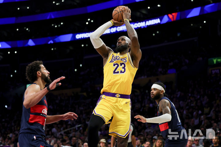 [로스앤젤레스=AP/뉴시스] 미국프로농구(NBA) 로스앤젤레스 레이커스의 르브론 제임스. 2026.03.30.