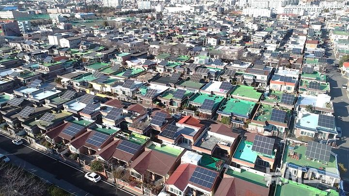 [김해=뉴시스]태양광 설치비 지원. (사진=김해시 제공). 2026.03.31. photo@newsis.com 