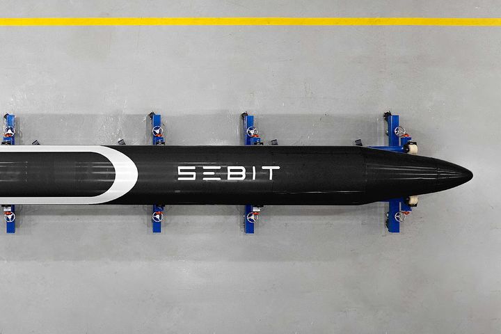 [서울=뉴시스] 이노스페이스 다목적 준궤도 로켓 '세빛(SEBIT)'과 전용 발사대. (사진=이노스페이스 제공) 2026.03.31. photo@newsis.com *재판매 및 DB 금지