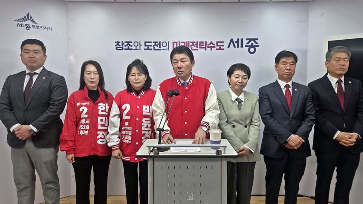 [세종=뉴시스] 송승화 기자 = 31일, 보람동 세종시청에서 기자회견하는 이준배 국민의힘 세종시당 위원장. 2026.03.31. ssong1007@newsis.com *재판매 및 DB 금지