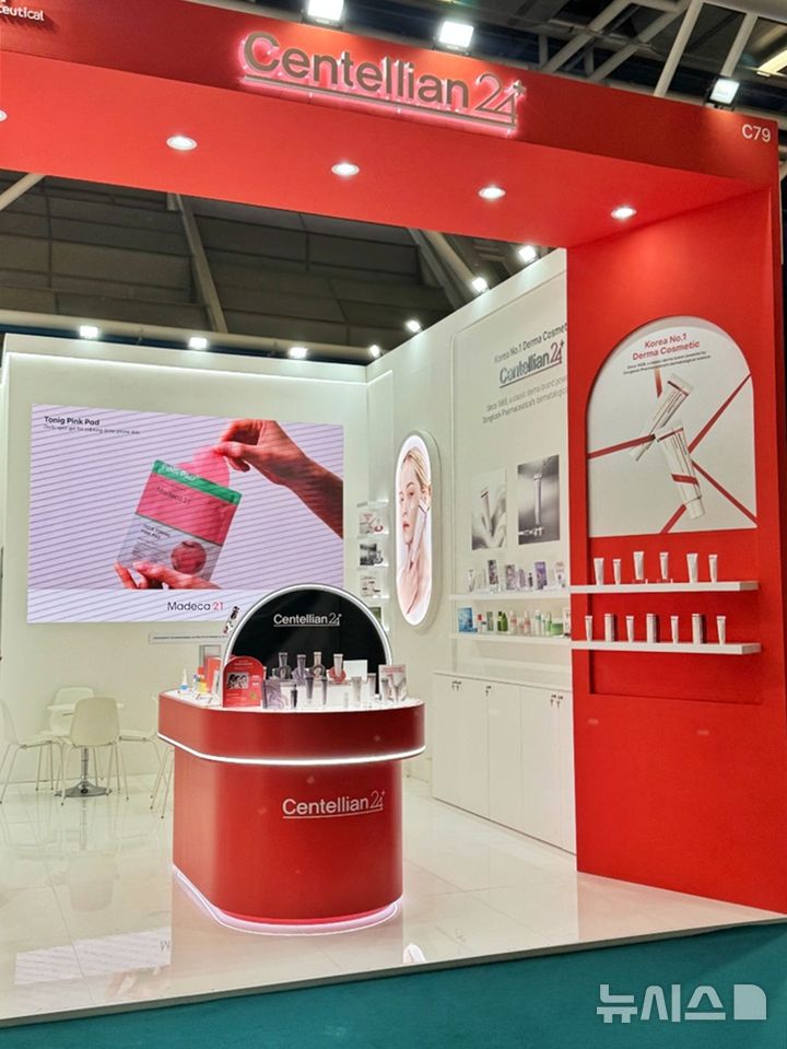 [서울=뉴시스] 동국제약은 더마코스메틱 브랜드 '센텔리안24'가 지난 26~29일 이탈리아 볼로냐에서 열린 세계 최대 뷰티 전시회 '코스모프로프 볼로냐 2026'에 참가하며 글로벌 시장 공략에 나섰다고 31일 밝혔다. (사진=동국제약 제공) 2026.03.31. photo@newsis.com