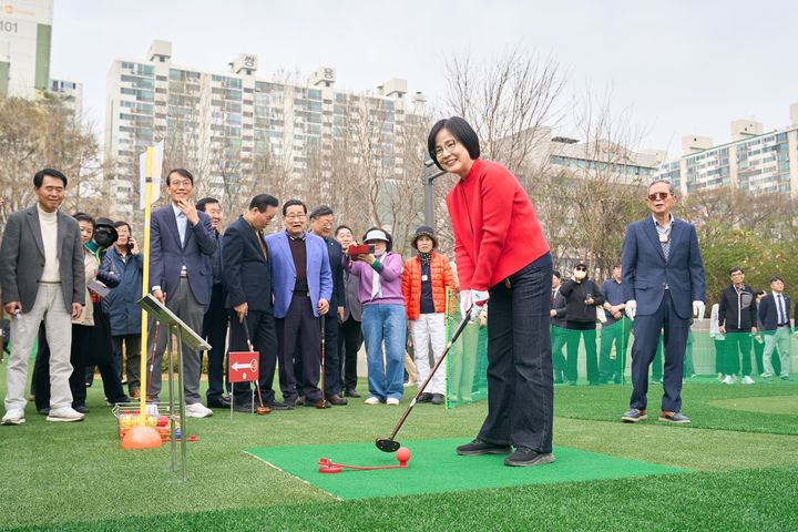 [서울=뉴시스] 성내유수지 파크골프장 시타. 2026.03.31. (사진=강동구 제공) *재판매 및 DB 금지