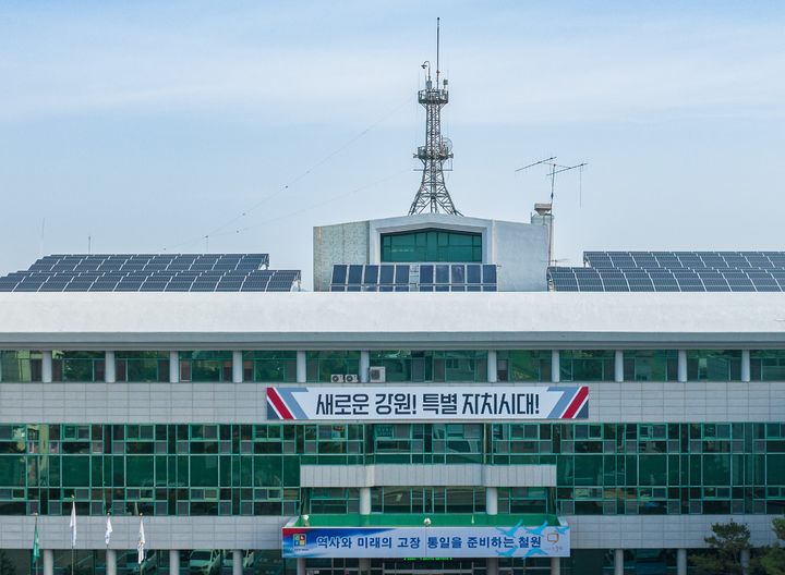 [철원=뉴시스] 31일 철원군은 현재 종량제 봉투 물량은 충분하나, 최근 지속적인 사재기로 인해 일부 판매처에 수요가 집중되는 상황이 반복됨에 따라 주민 불편을 최소화하고 공정한 배분을 위해 한시적 공급 관리 조치를 시행한다고 밝혔다. 철원군 제공. *재판매 및 DB 금지