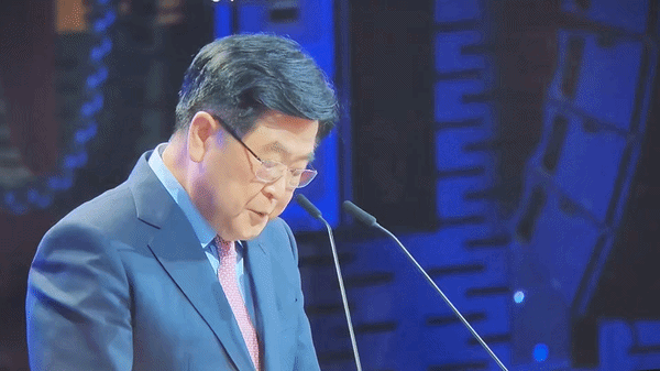 [서울=뉴시스] 권오갑 HD현대 명예회장이 31일 경기도 성남 HD현대 글로벌R&D센터에서 열린 정기 주주총회에서 발언하는 모습. (사진=이창훈 기자) 2026.03.31. photo@newsis.com  *재판매 및  DB  금지