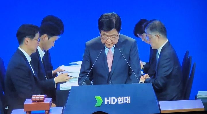 [서울=뉴시스] 권오갑 HD현대 명예회장이 31일 경기도 성남 HD현대 글로벌R&D센터에서 열린 정기 주주총회에서 발언하는 모습. (사진=이창훈 기자) 2026.03.31. photo@newsis.com *재판매 및 DB 금지 *재판매 및 DB 금지