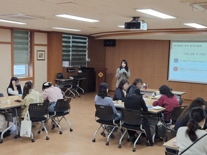 경남선관위, 다문화가족 대상 선거연수…모의투표 체험
