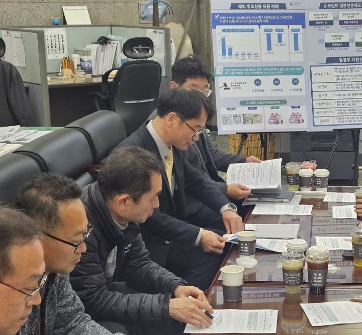 [대전=뉴시스] 정연우 지식재산처 차장이 31일 정부대전청사 기자실서 'K-브랜드 정부인증 제도'에 대해 설명하고 있다.(사진=지식재산처 제공) *재판매 및 DB 금지