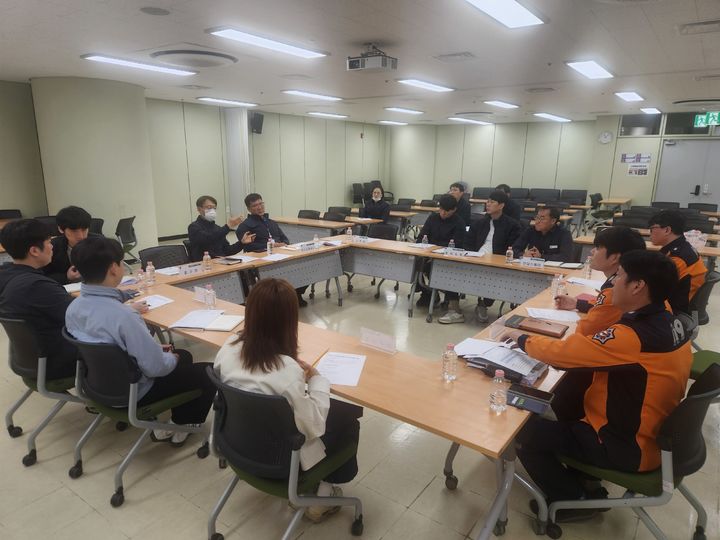 [대구=뉴시스] 대구 중부소방서는 반월당역 공유회의실에서 지하 복합시설 재난 대응 역량 강화를 위한 간담회를 개최했다. (사진=대구 중부소방서 제공) 2026.03.31. photo@newsis.com *재판매 및 DB 금지