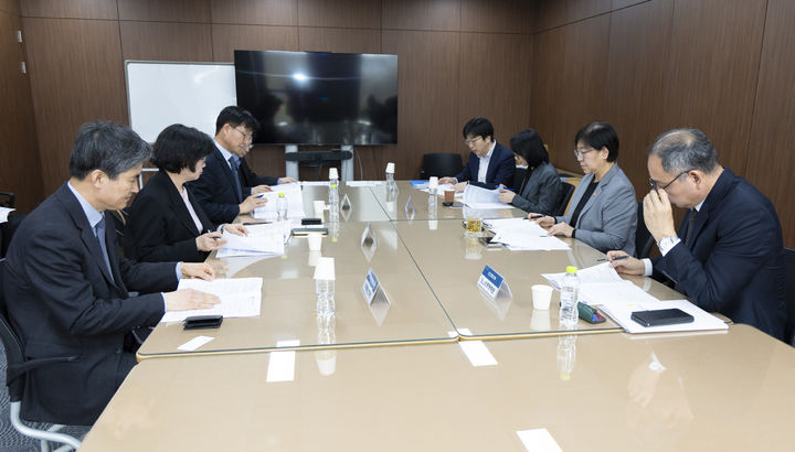 [세종=뉴시스]정은경 보건복지부 장관이 31일 열린 비상경제대응 민생복지반 제1차 관계부처 점검회의에 참석했다. (사진=보건복지부 제공) 2026.03.31. photo@newsis.com *재판매 및 DB 금지