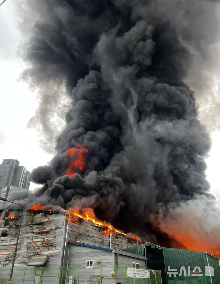 [양주=뉴시스] 화재 현장. (사진=경기도북부소방재난본부 제공) 2026.03.31. photo@newsis.com