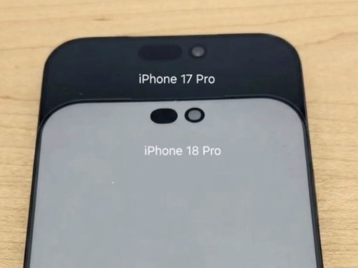 아이폰17 프로와 아이폰18 프로 모형으로 추정되는 기기의 다이내믹 아일랜드 크기 비교. (사진=IT팁스터 마진부 X 캡처) *재판매 및 DB 금지