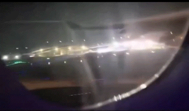 [서울=뉴시스] 브라질에서 이륙 중이던 여객기 엔진에서 불이 나 승객들이 공포에 휩싸이는 일이 발생했다. 사진 X *재판매 및 DB금지 *재판매 및 DB 금지