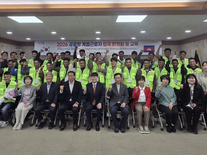 [구미=뉴시스] 외국인 근로자 투입. (사진=구미시 제공) 2026.03.31. photo@newsis.com *재판매 및 DB 금지