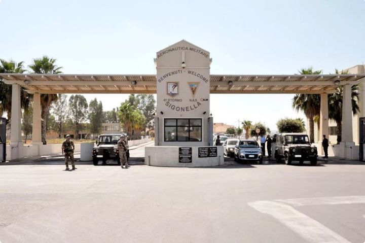 [서울=뉴시스]이탈리아가 미군 항공기가 비행하기 전 중동으로 비행하기 전 시칠리아 시고넬라 공군기지에 착륙하는 것을 허용하지 않았다고 이 문제에 정통한 소식통이 아랍 뉴스가 31일 이탈리아 코리에레 델라 세라를 인용해 보도했다. 사진은 이탈리아 시칠리아의 시고넬라 공군기지 모습. <사진출처 : 아제르바이잔 뉴스 포털 칼리버.az> 2026.03.31.