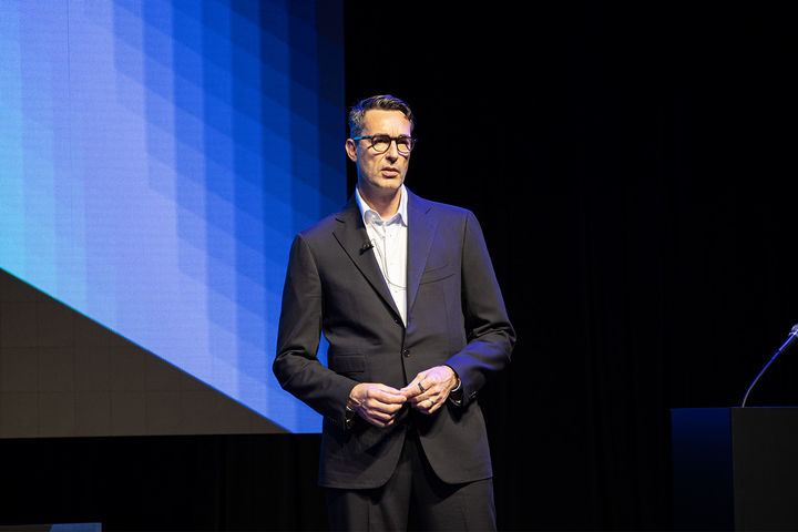 [서울=뉴시스] 패트릭 쇠더룬드 넥슨 회장이 31일 도쿄 시부야에서 개최된 자본시장브리핑(CMB)에서 발표하고 있다. (사진=넥슨 제공) *재판매 및 DB 금지