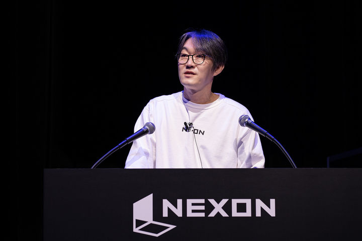 [서울=뉴시스] 이정헌 넥슨 대표이사가 31일 도쿄 시부야에서 개최된 자본시장브리핑(CMB)에서 발표하고 있다. (사진=넥슨 제공) *재판매 및 DB 금지