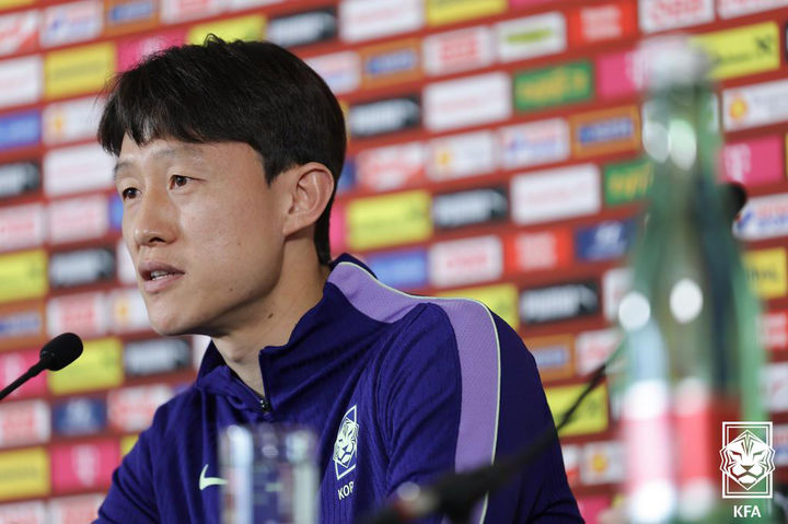 [서울=뉴시스] 축구 국가대표팀 이재성이 오스트리아전을 하루 앞둔 30일(현지 시간) 오스트리아 비엔나 에른스트하펠스타디온에서 공식 기자회견을 하고 있다. (사진=대한축구협회 제공) 2026.03.31. photo@newsis.com *재판매 및 DB 금지